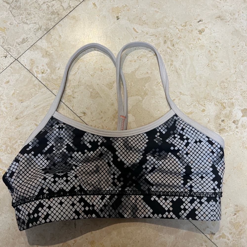 Lululemon sports bra